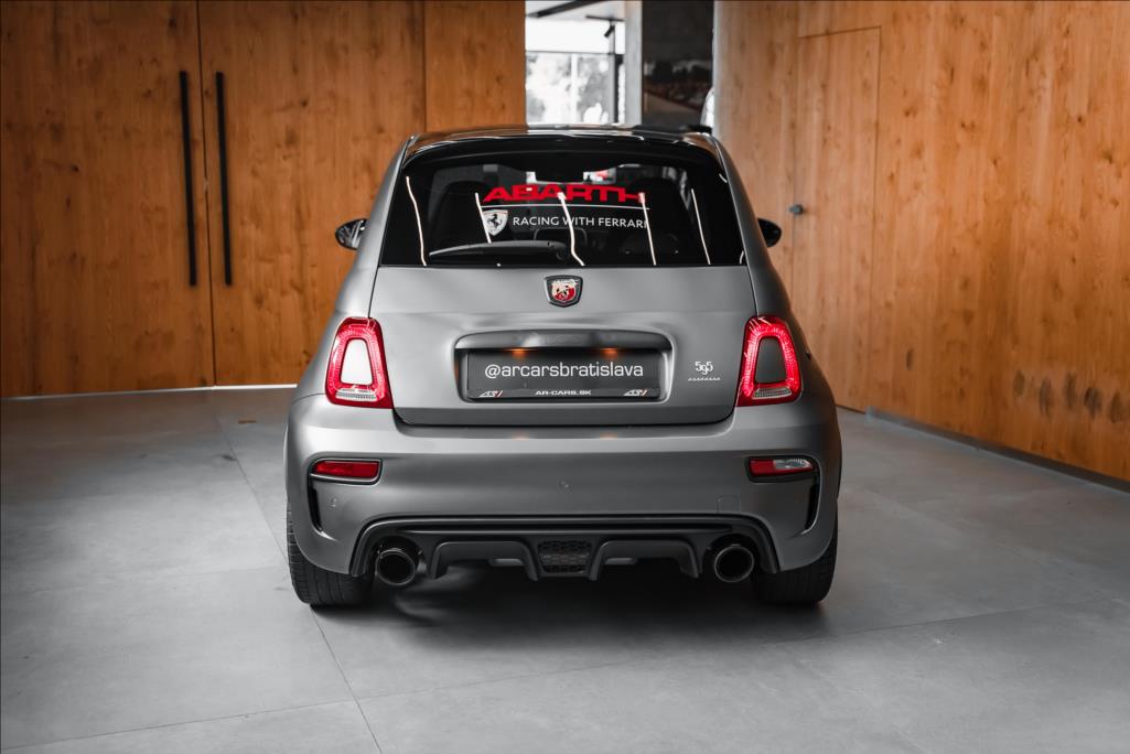 Abarth 595 1 4 ESSESSE BEATS AUDIO AKRAPOVI CARBON