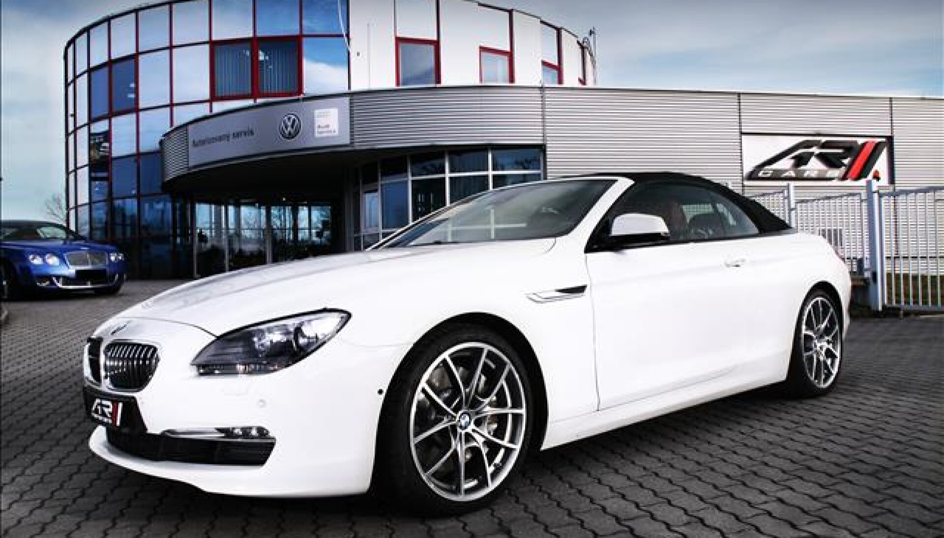 BMW Řada 6 4,4 650i kabrio, individual, max výbava