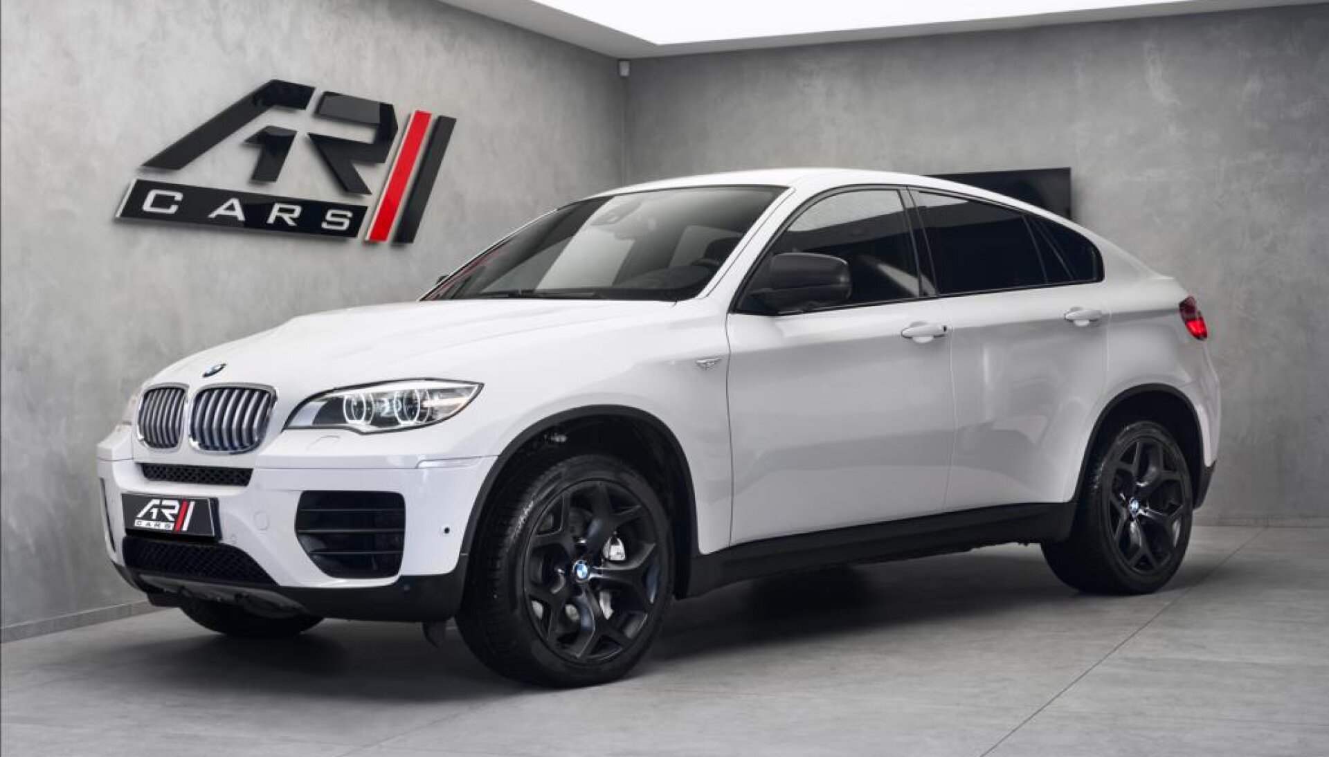 BMW X6 M50d xDrive, head-up, nezávislé top.