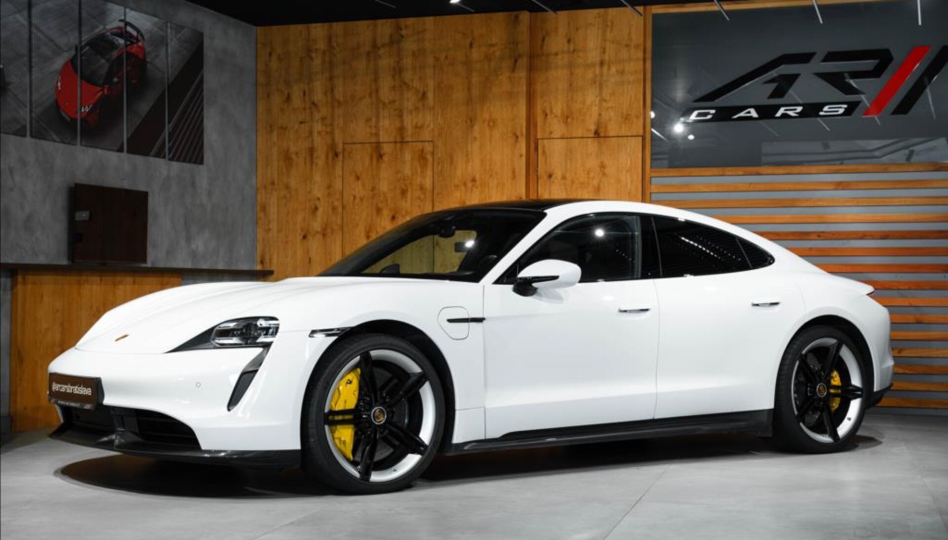 Porsche Taycan Turbo S, keramiky, karbon, PDCC, Matrix