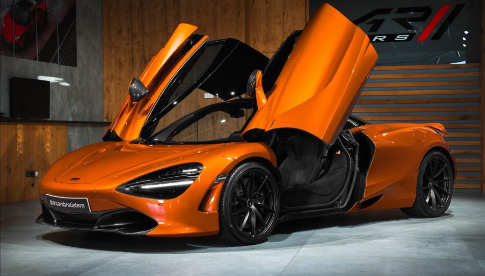 McLaren 720S 4,0 B&W, LIFT, ZÁRUKA