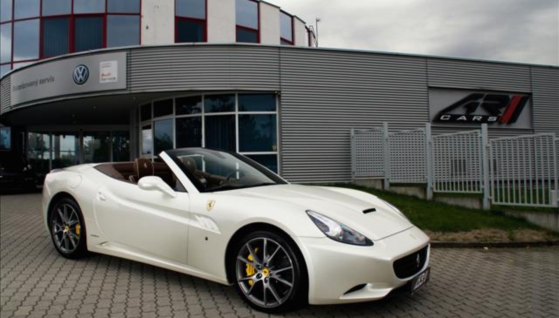 Ferrari California Bianco Fuji Magneride