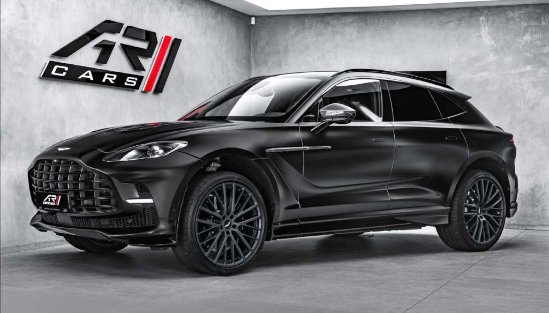 Aston Martin DBX OV,Ru DBX 707 V8 AWD