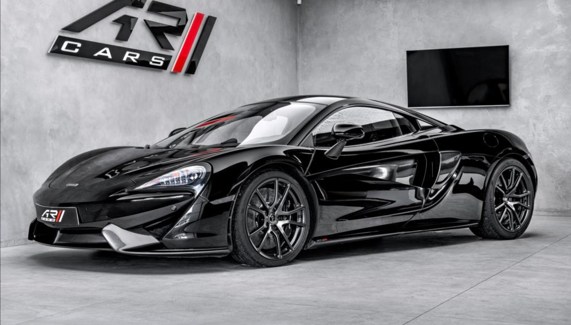 McLaren 570S V8 twinturbo, keramiky, lift, BW sound