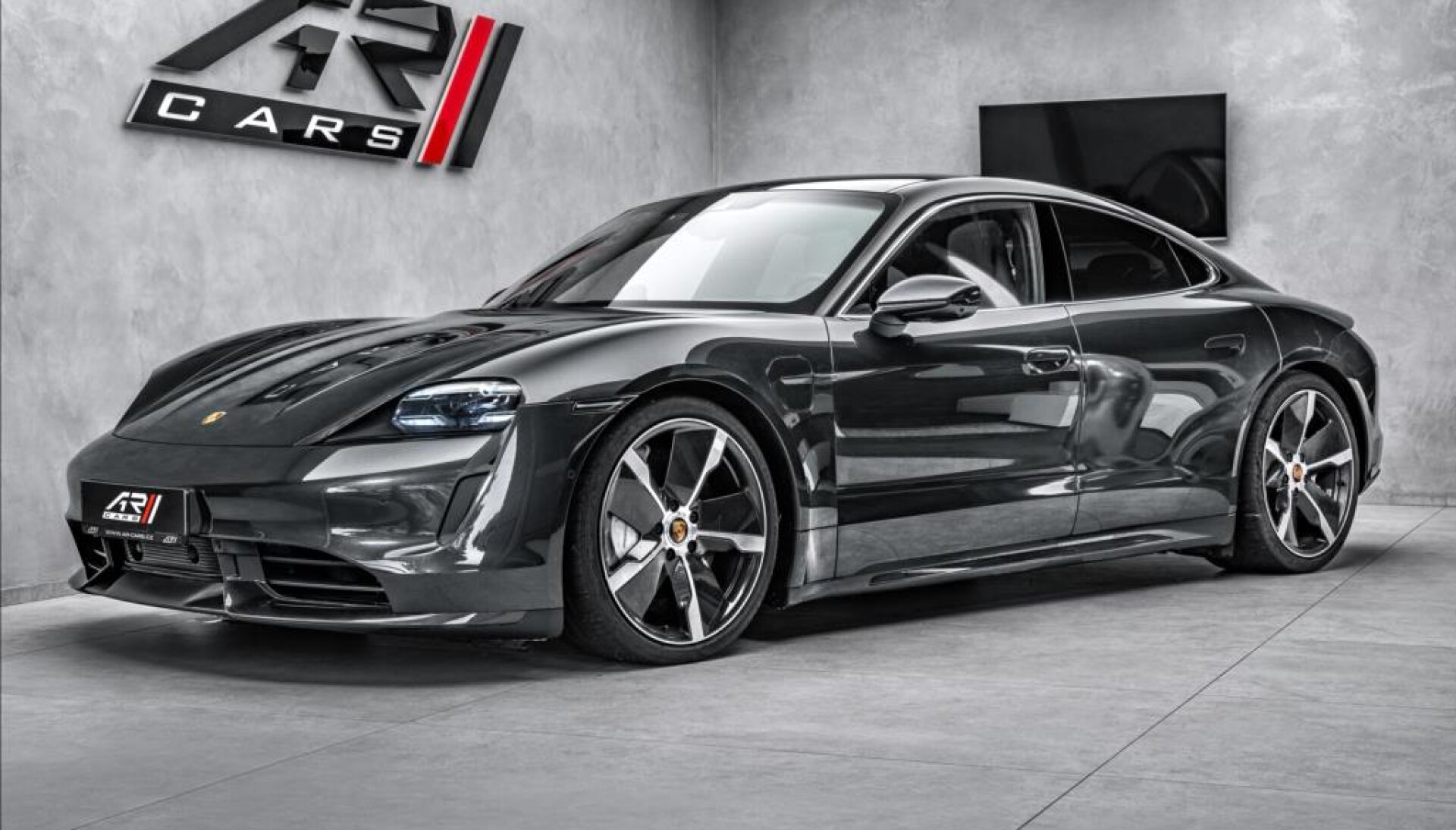 Porsche Taycan Turbo PDCC, pano, noční vize, 360°