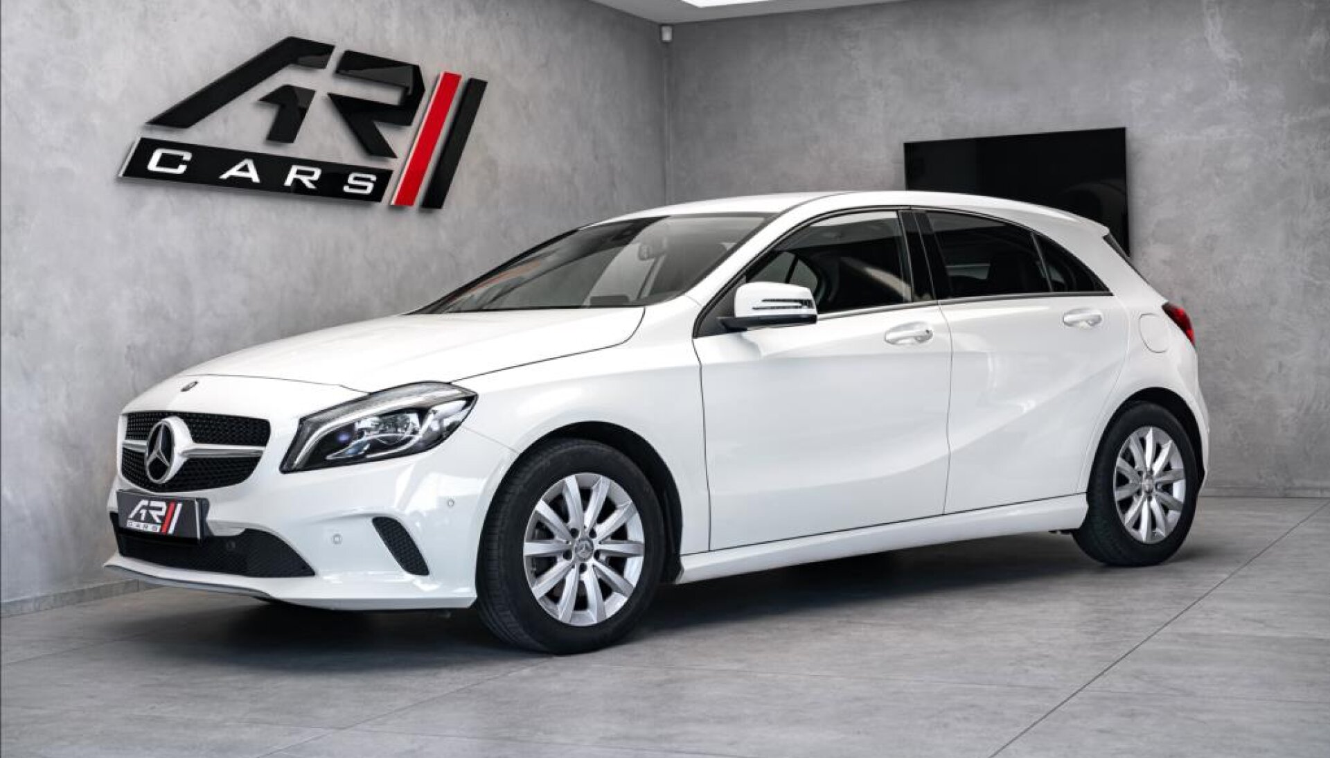 Mercedes-Benz Třídy A 1,6 180 automat, LED, záruka