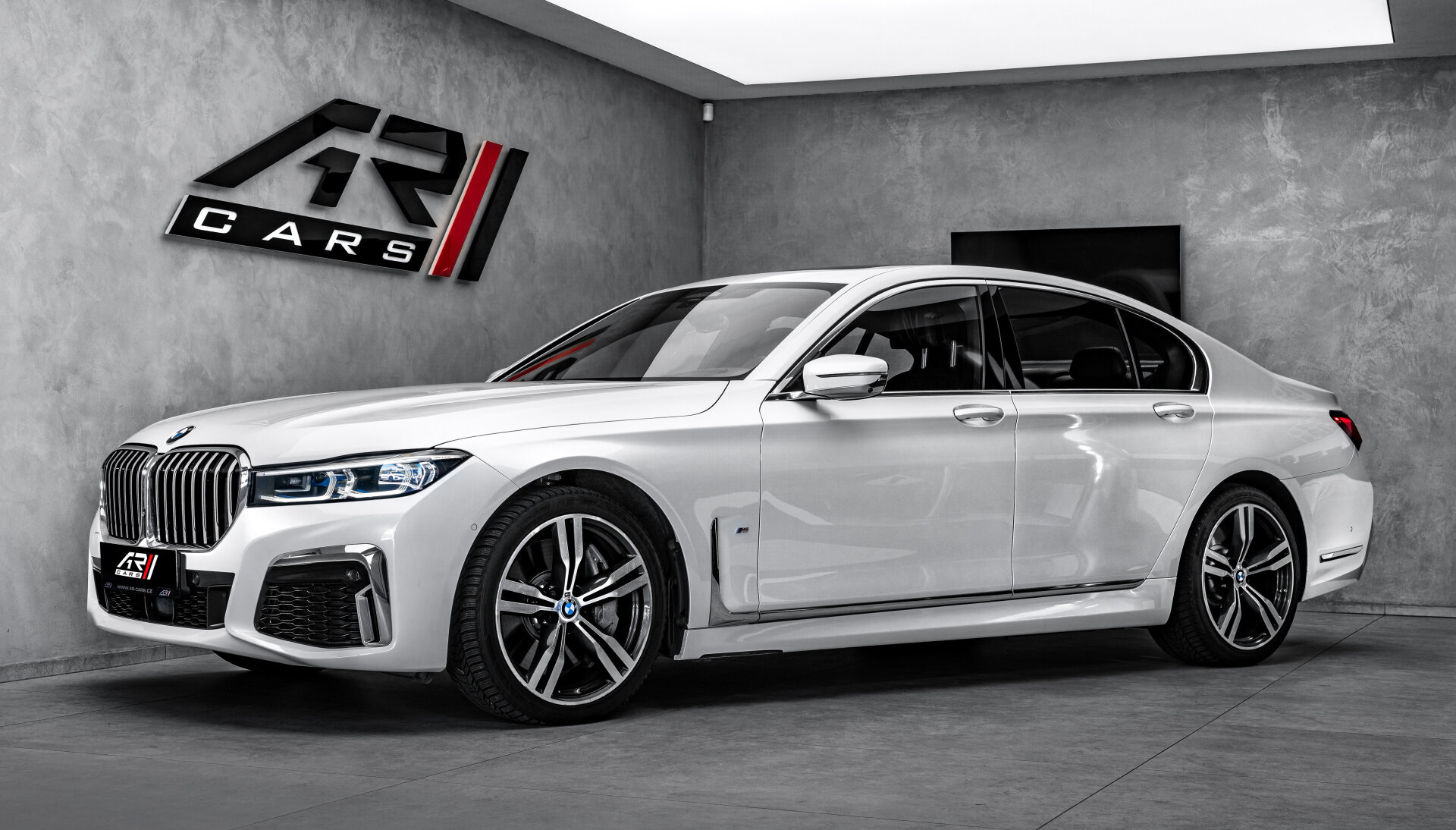 BMW 750 4.4 750i xDrive AT