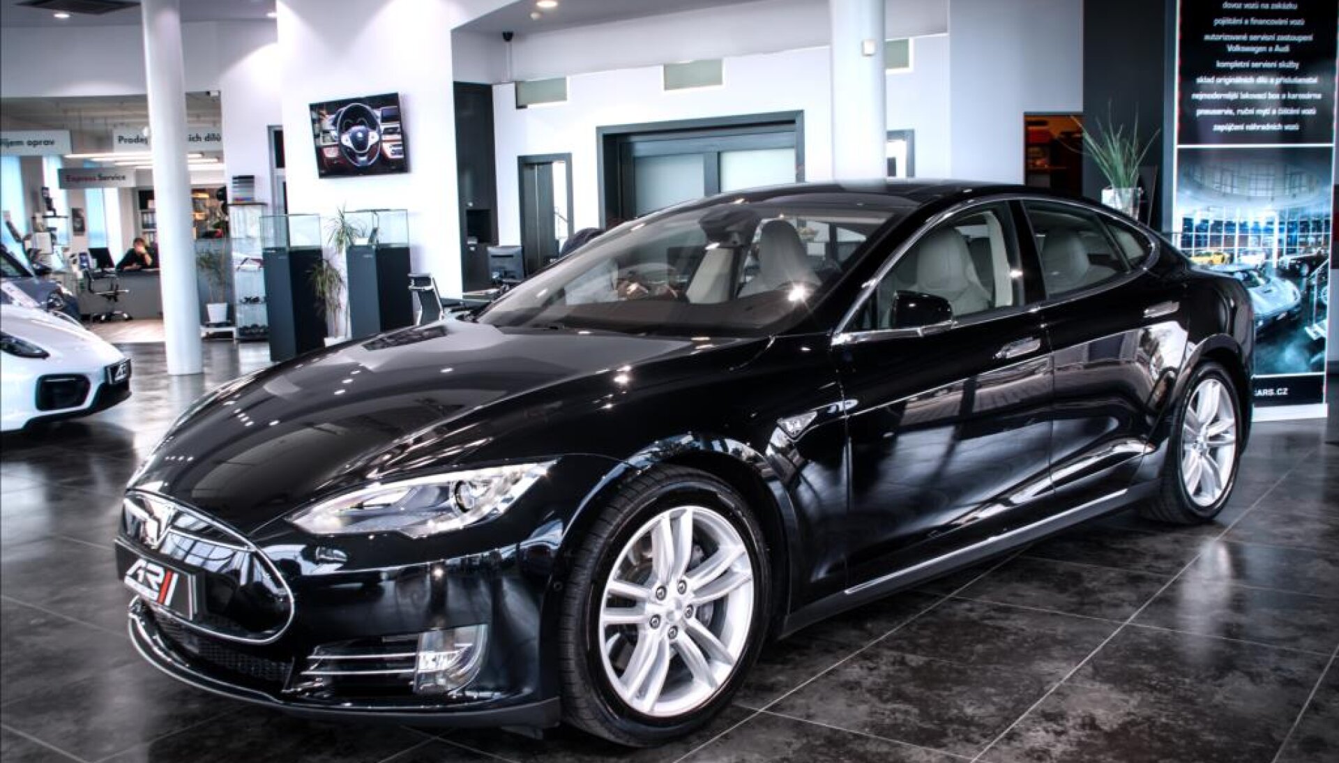 Tesla Model S 85D 4x4 autopilot