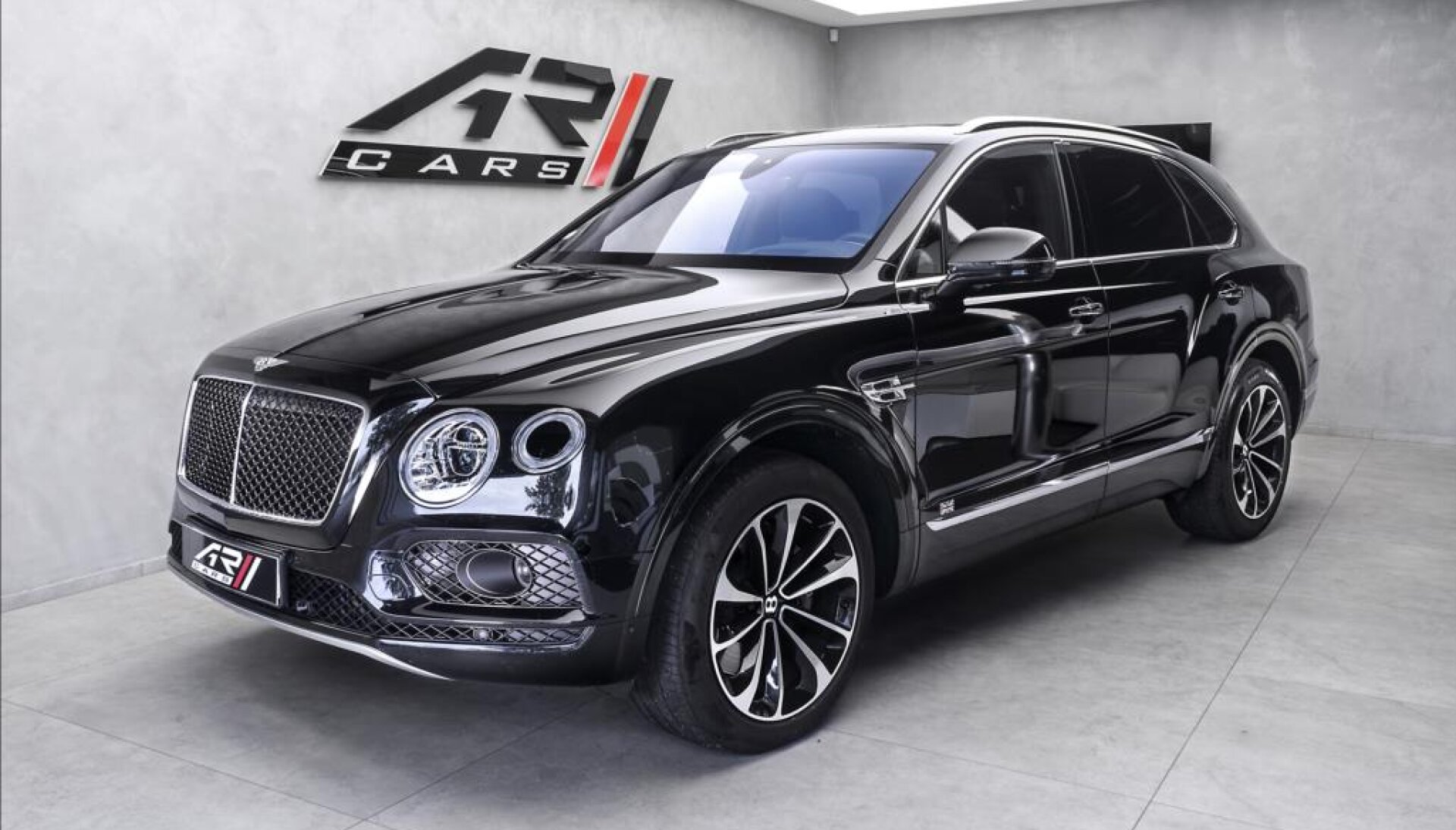 Bentley Bentayga V8 diesel, panorama, CZ