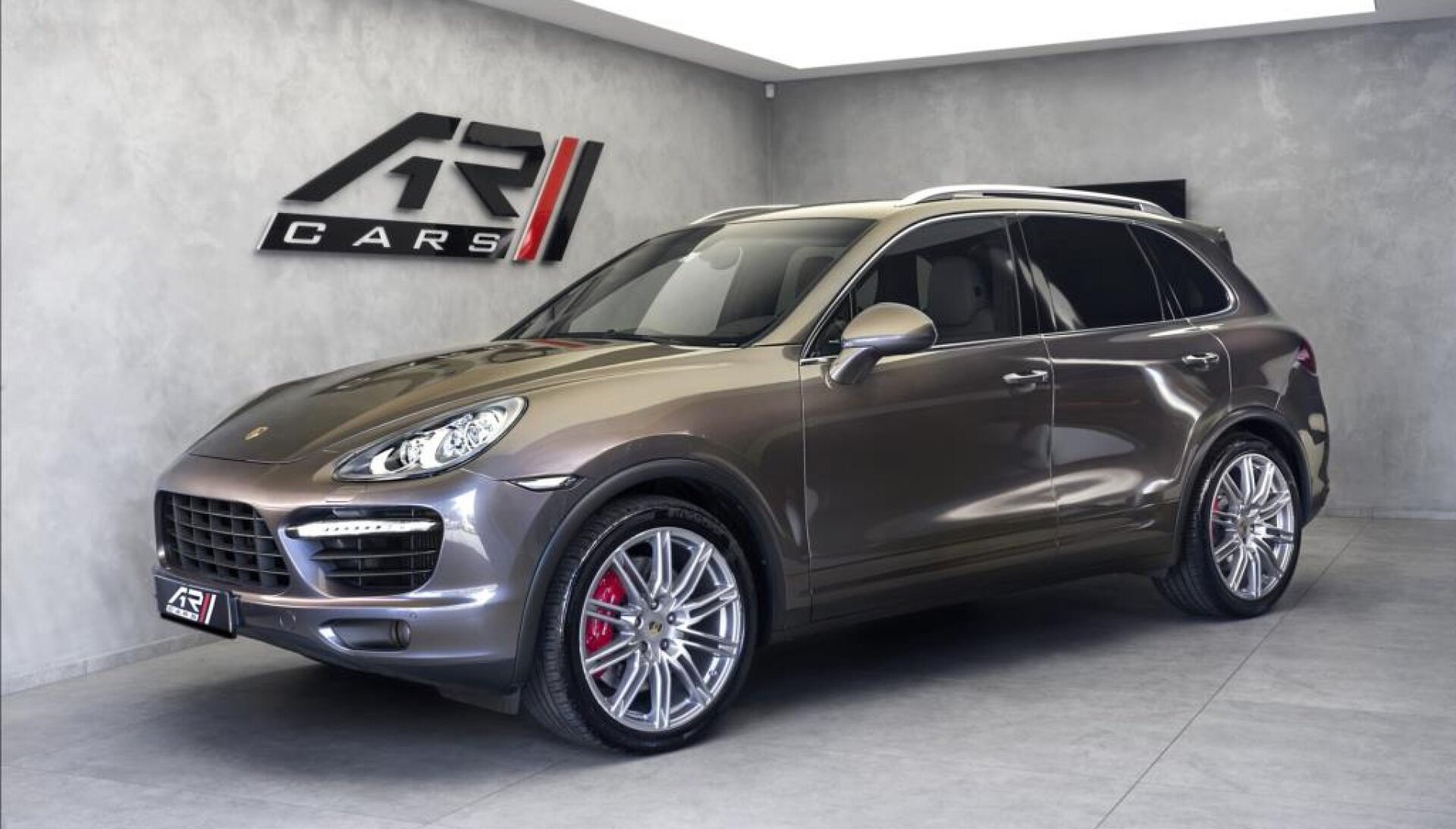 Porsche Cayenne Turbo, bicolor kůže, ventilace sedadel, CZ