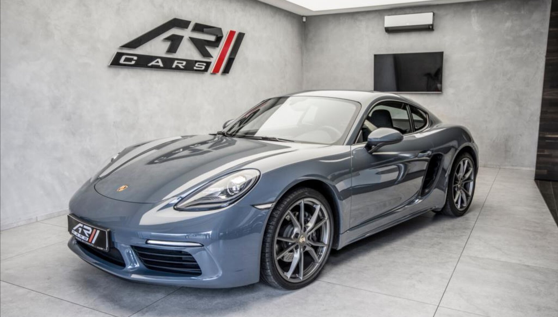 Porsche Cayman 718 navigace, 20" Carerra kola, park asist