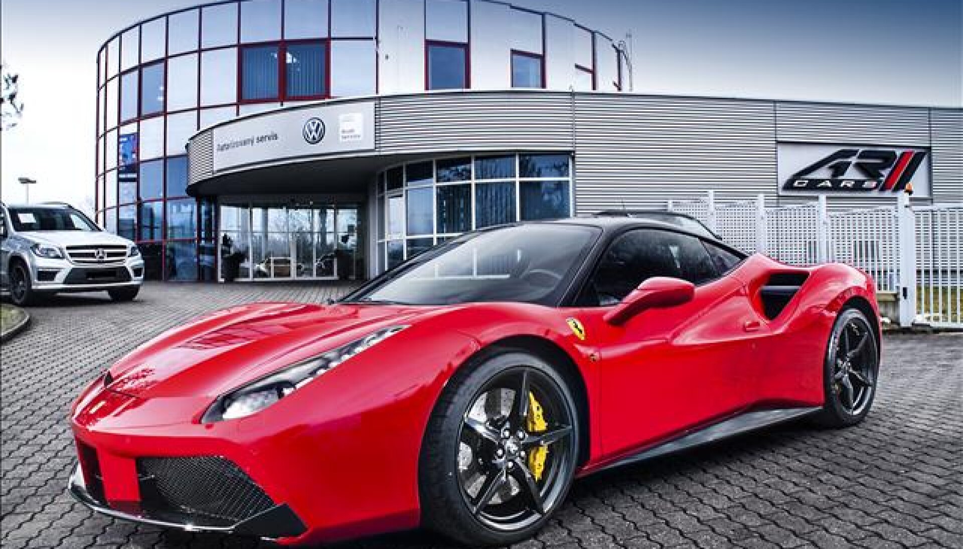 Ferrari 488 GTB, paket černý lesk