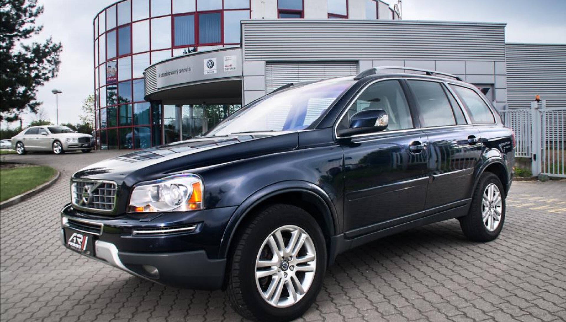 Volvo XC90 D5 AWD, 7míst, stropní DVD, CZ