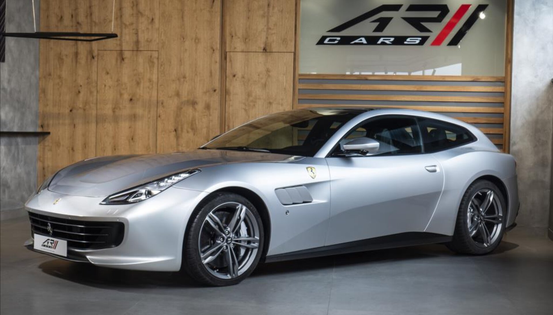 Ferrari GTC4 Lusso 6,3 V12 DCT 4WD Lift Panorama