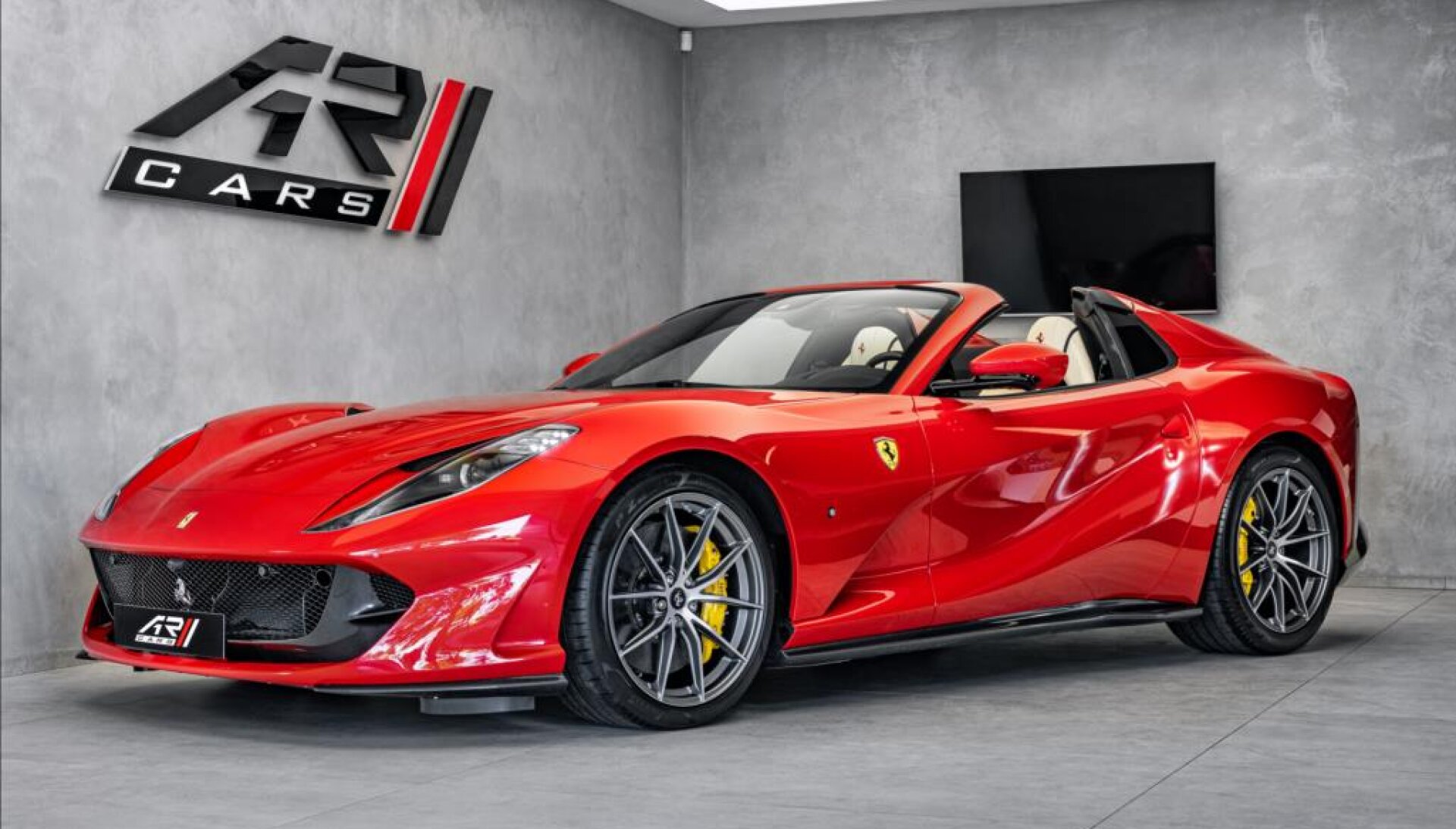Ferrari 812 GTS, max výbava, SKLALDEM!