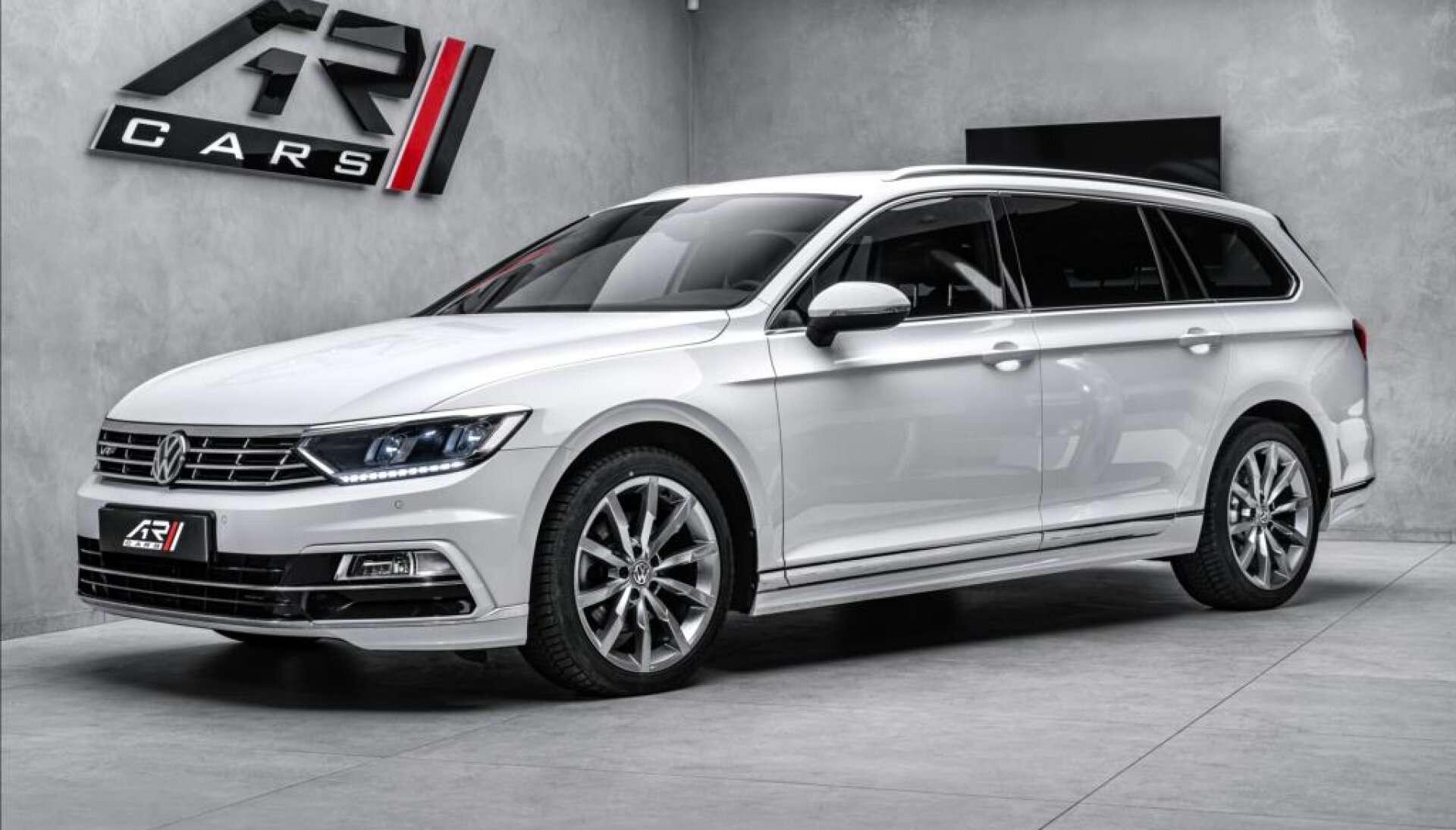 Volkswagen Passat 2.0 TDI Highline R-line, LED, kamera, CZ