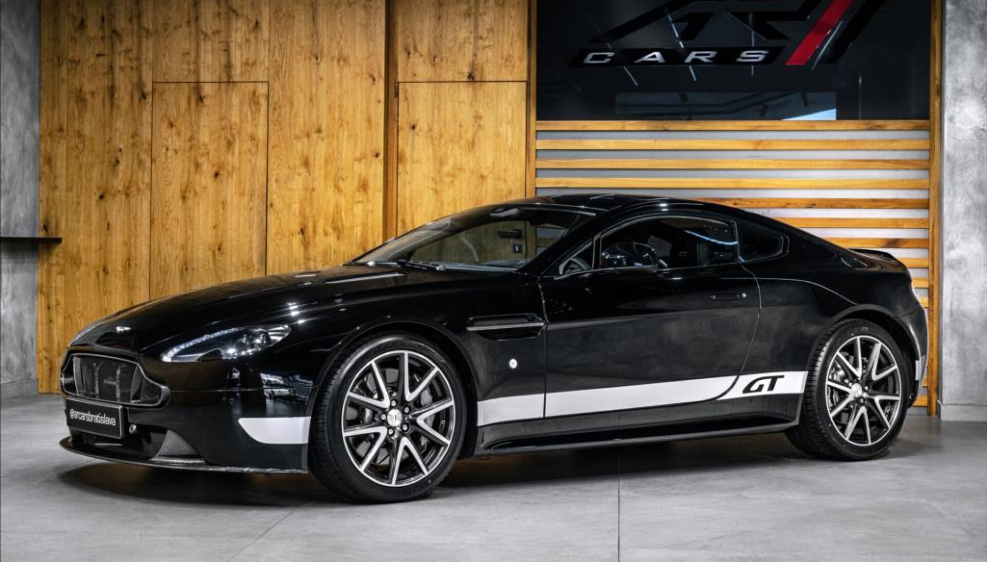 Aston Martin V8 Vantage 4,7 GT, KARBÓN, KAMERA