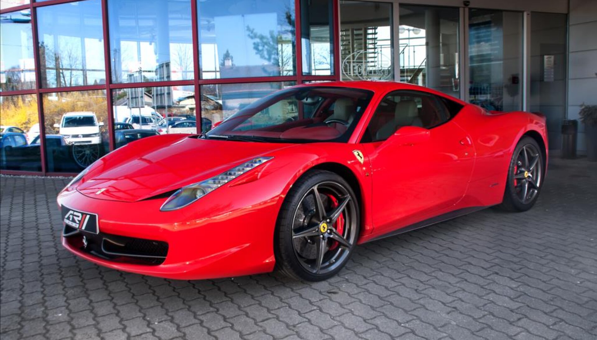 Ferrari 458 Italia bicolour, JBL, 7let servis