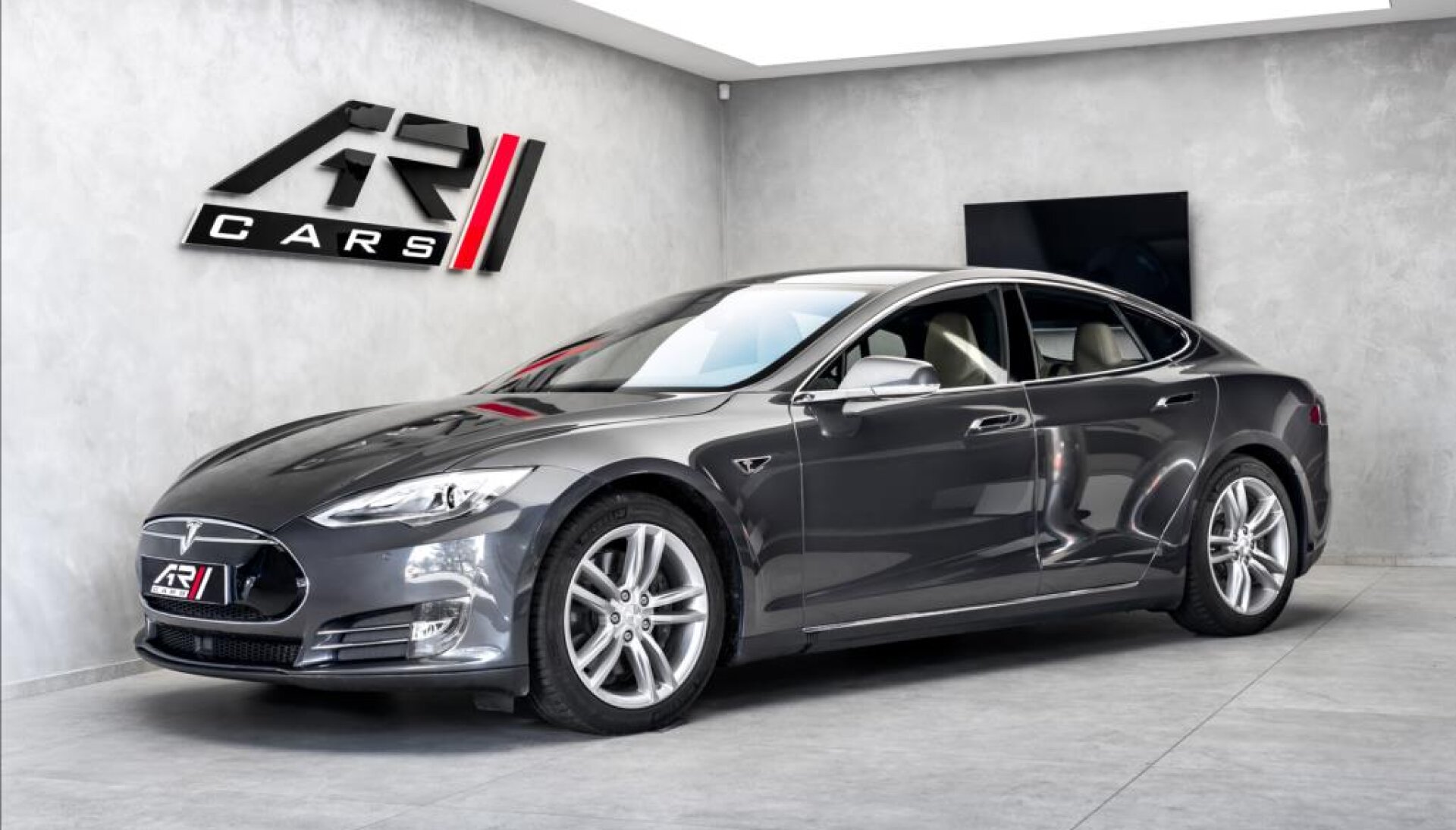 Tesla Model S 85D 386kW dual charger
