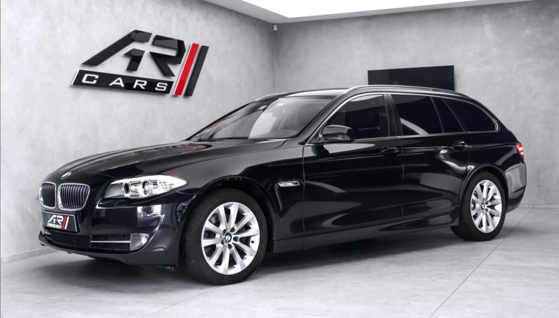 BMW Řada 5 520d Touring, navigace, bi-xenonové světlomety