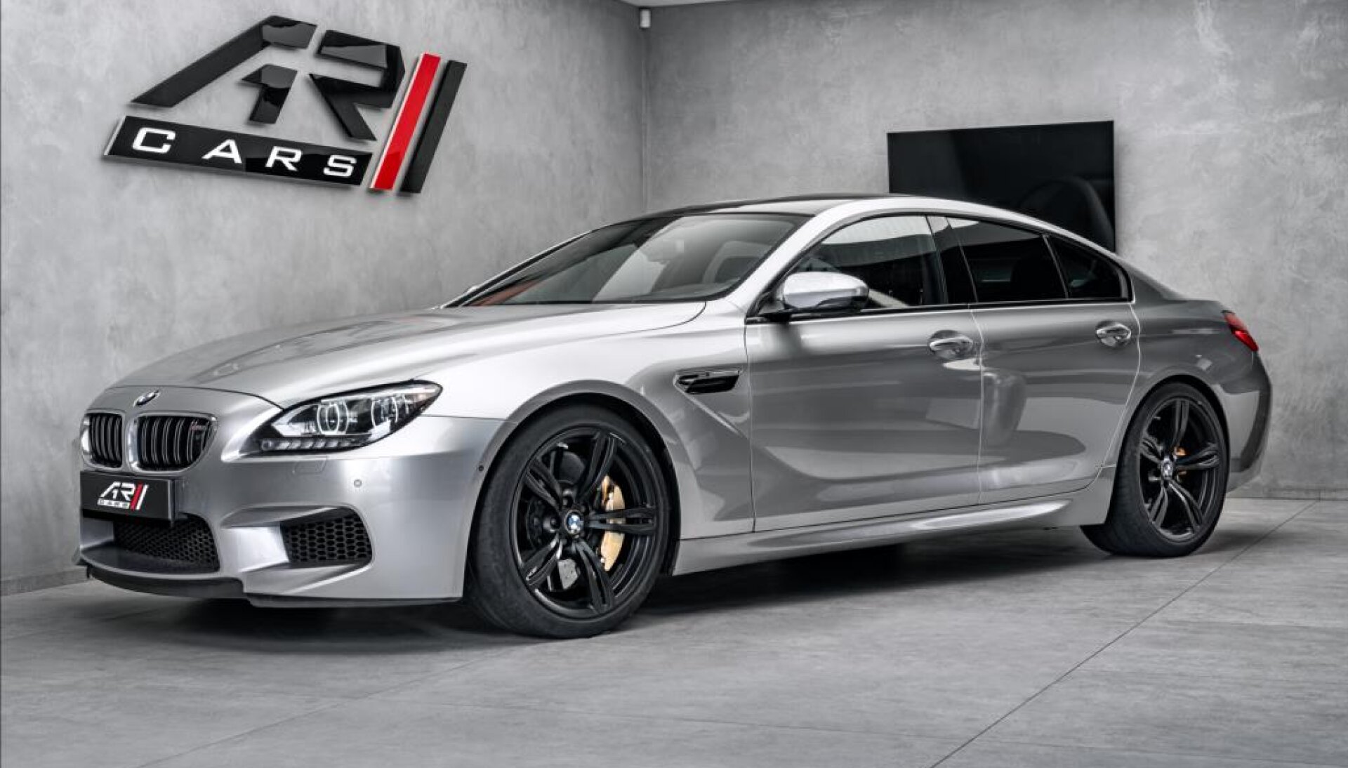 BMW M6 Competition, keramiky, B&O, soft, TV
