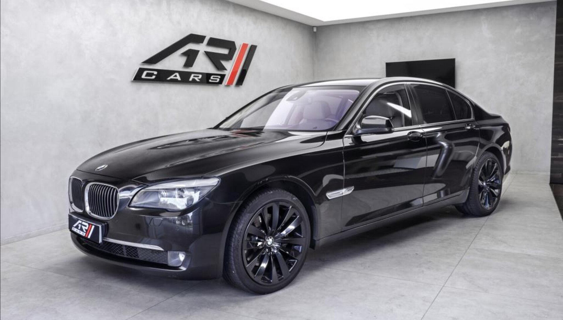 BMW Řada 7 740d xDrive, head-up, ventilace, softclose, CZ