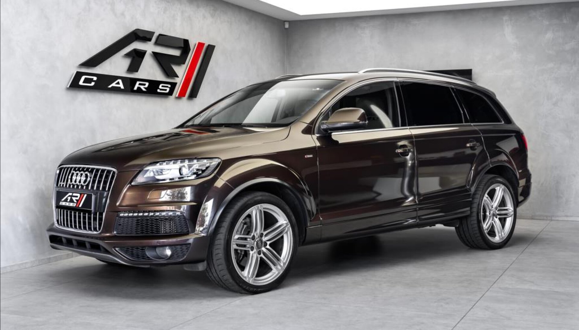Audi Q7 3.0 TDI quattro S-line, 1.majitel, ČR