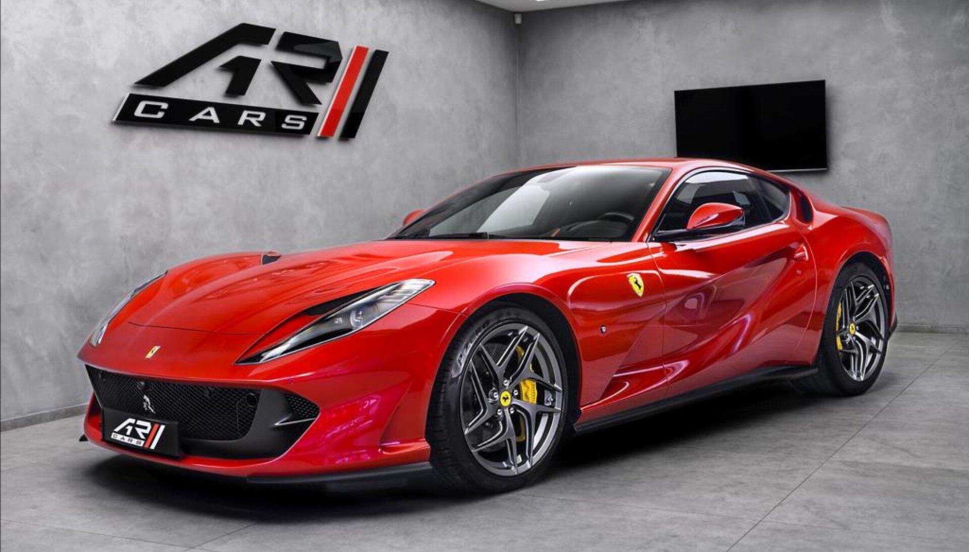 Ferrari 812 Superfast, lift, karbon, JBL