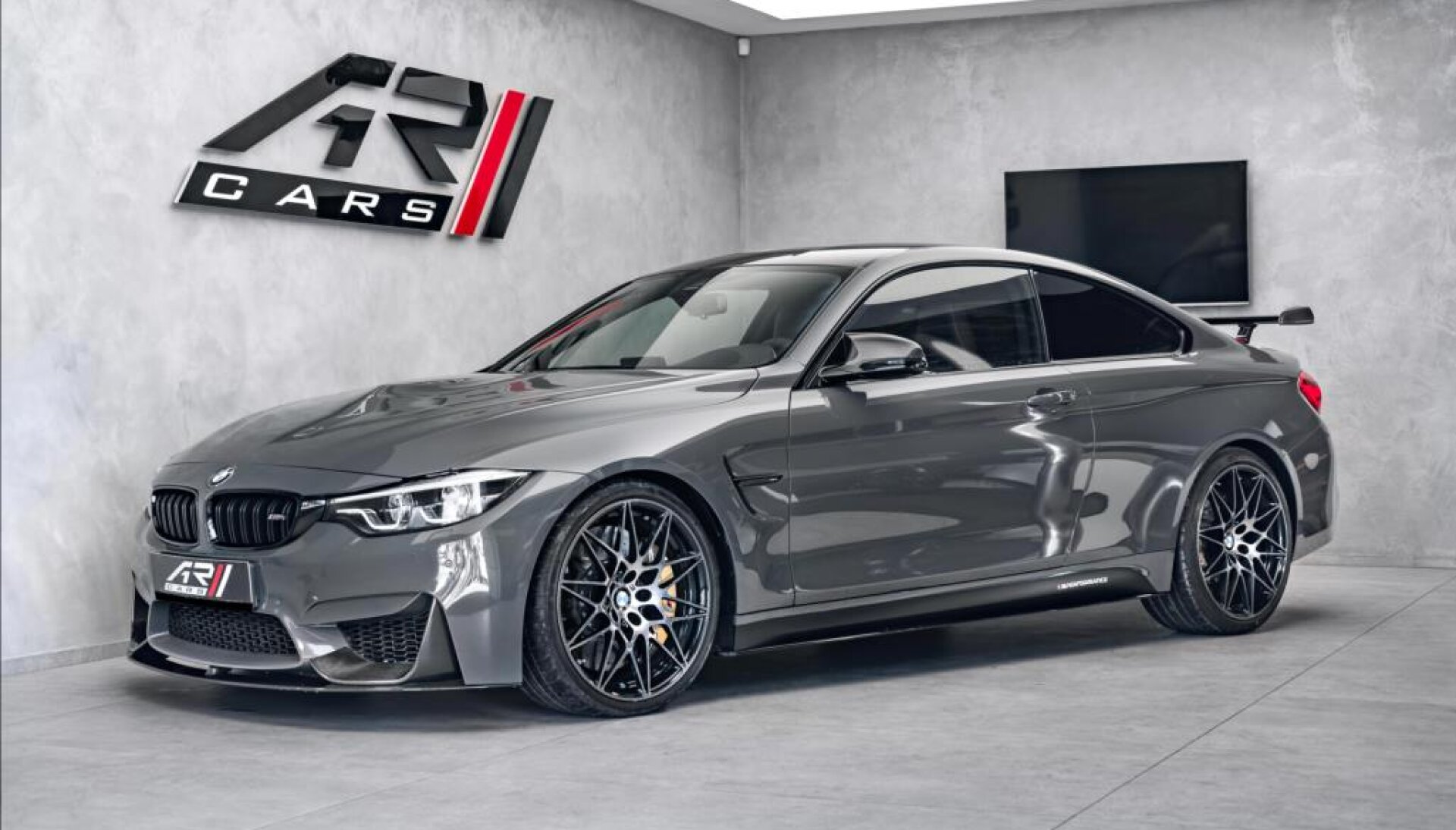 BMW M4 Telesto Edition 1/40, keramiky, LED volant, CZ