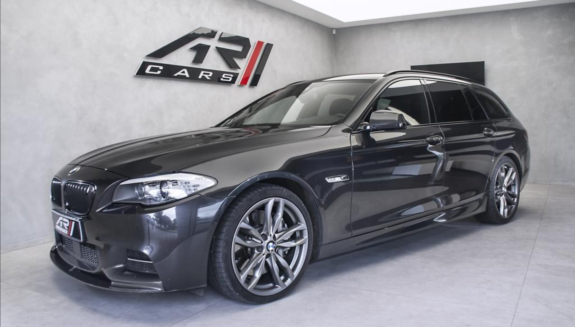 BMW Řada 5 M550d xDrive Facelift, Performance, záruka