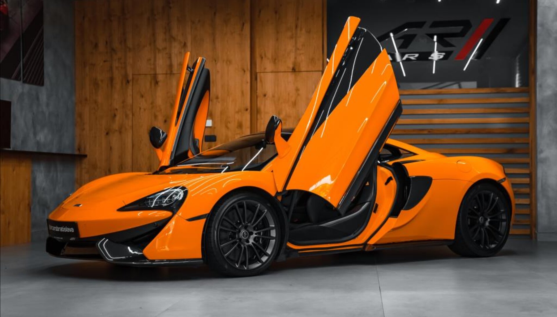 McLaren 570S 3,8 V8 KUPÉ, LIFT, B&W, KARBÓN