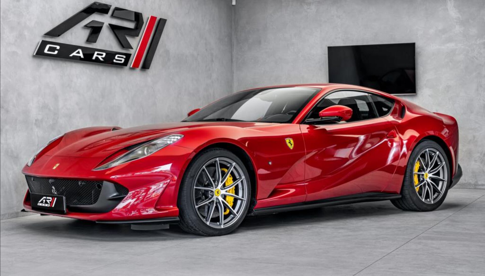Ferrari 812 Superfast V12, passenger, lift, CZ