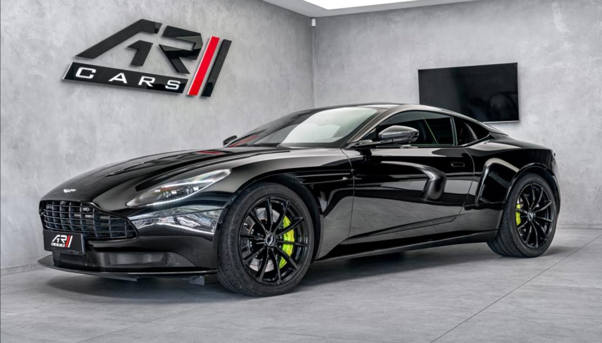 Aston Martin DB11 V12 AMR, full carbon, záruka!