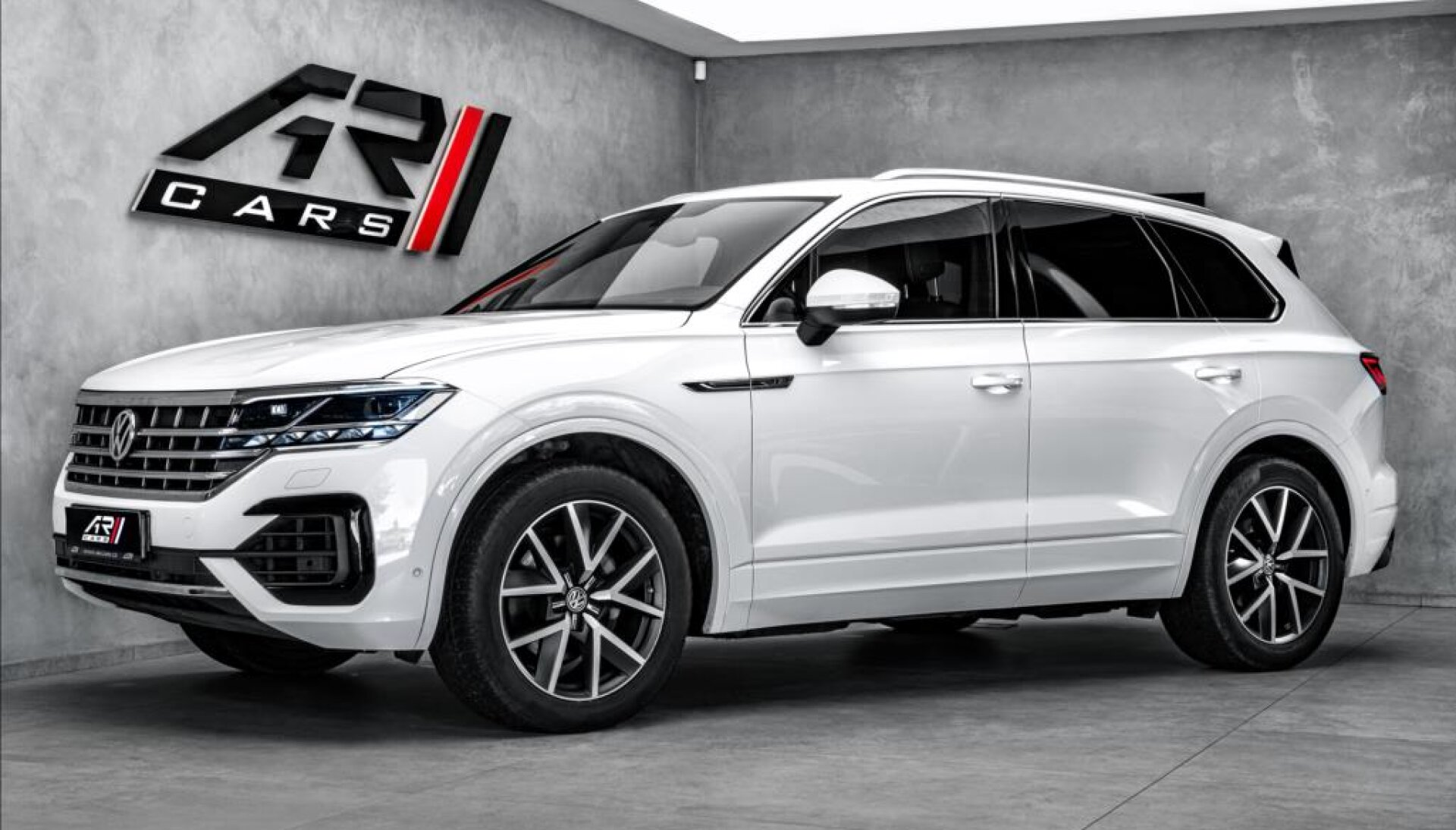 Volkswagen Touareg R-line, 210kW, Vzduch, IQ-Light