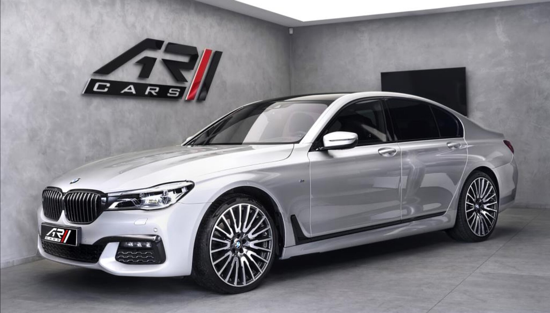 BMW Řada 7 740d xDrive M-paket, full