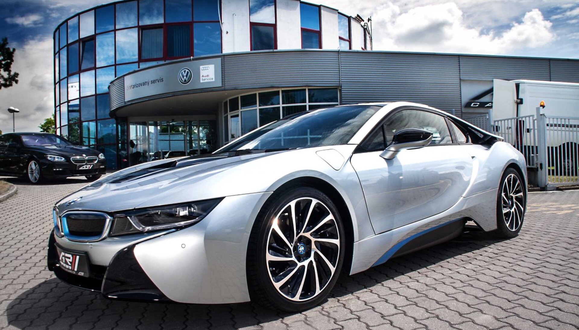 BMW I8