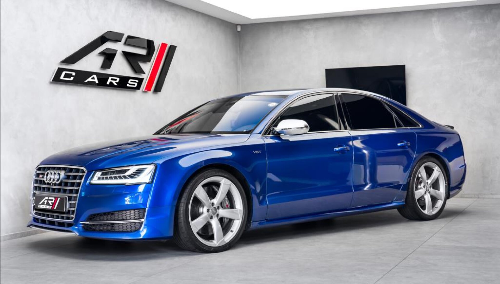 Audi S8 4.0 TFSI quattro, keramiky, karbon, B&O