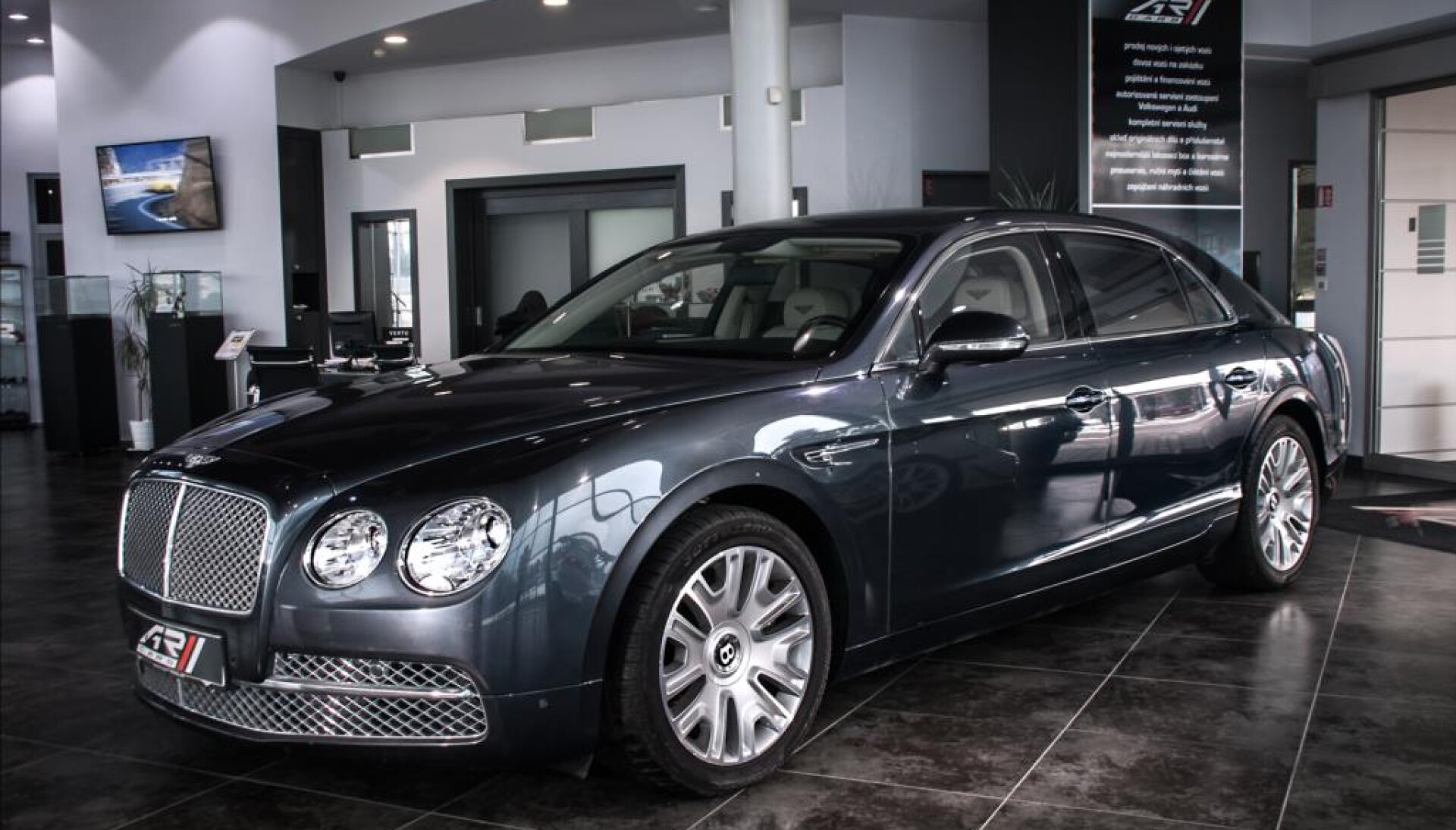 Bentley Continental Flying Spur W12 Mulliner, entertainment