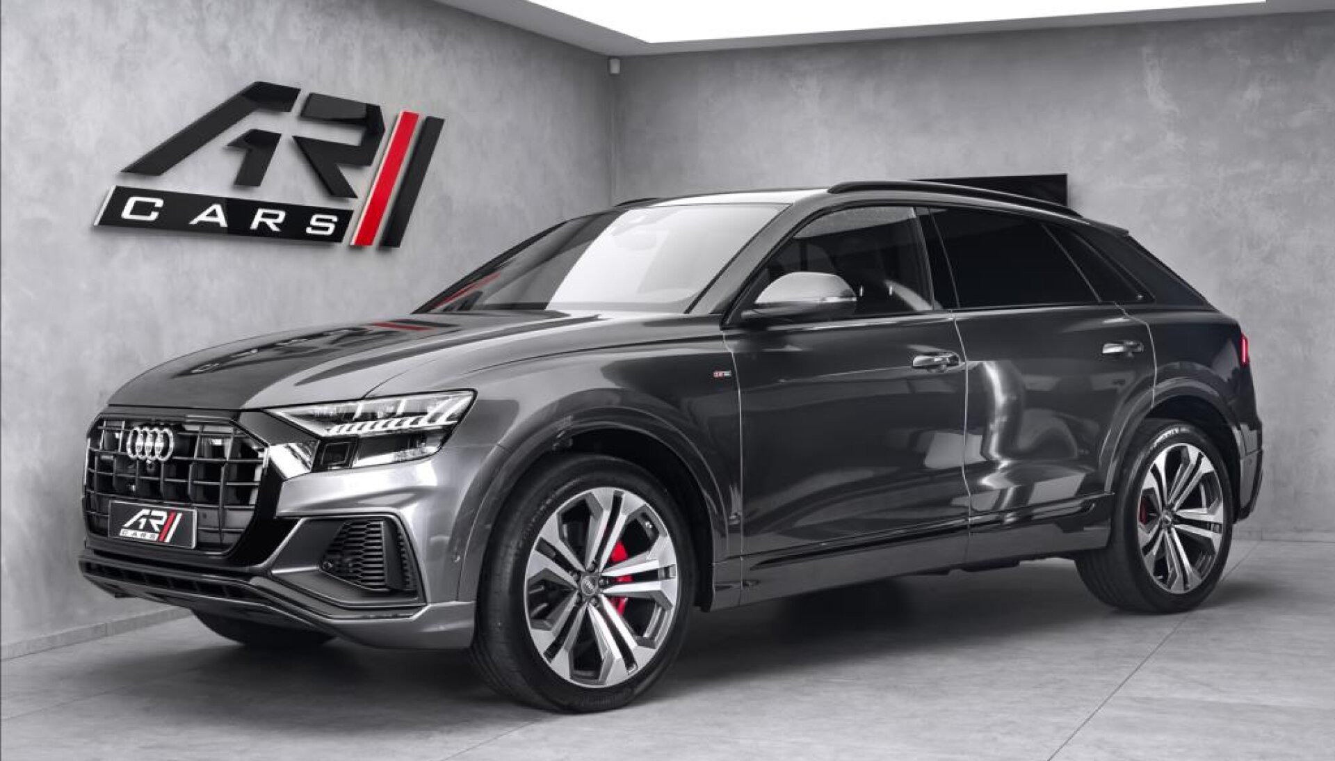 Audi Q8 50 TDI S-line, HD matrix, B&O, CZ