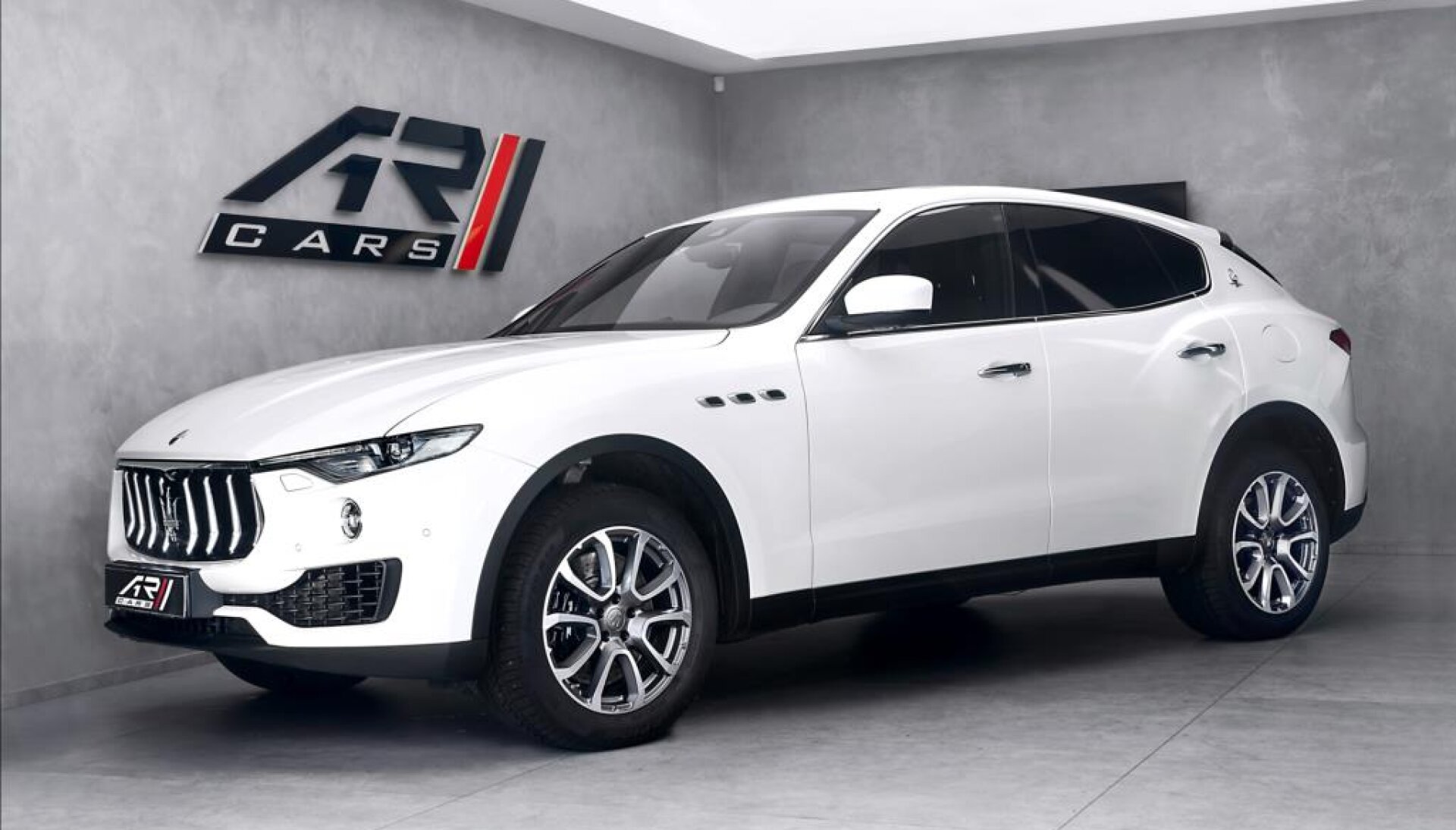 Maserati Levante S, panorama, CZ