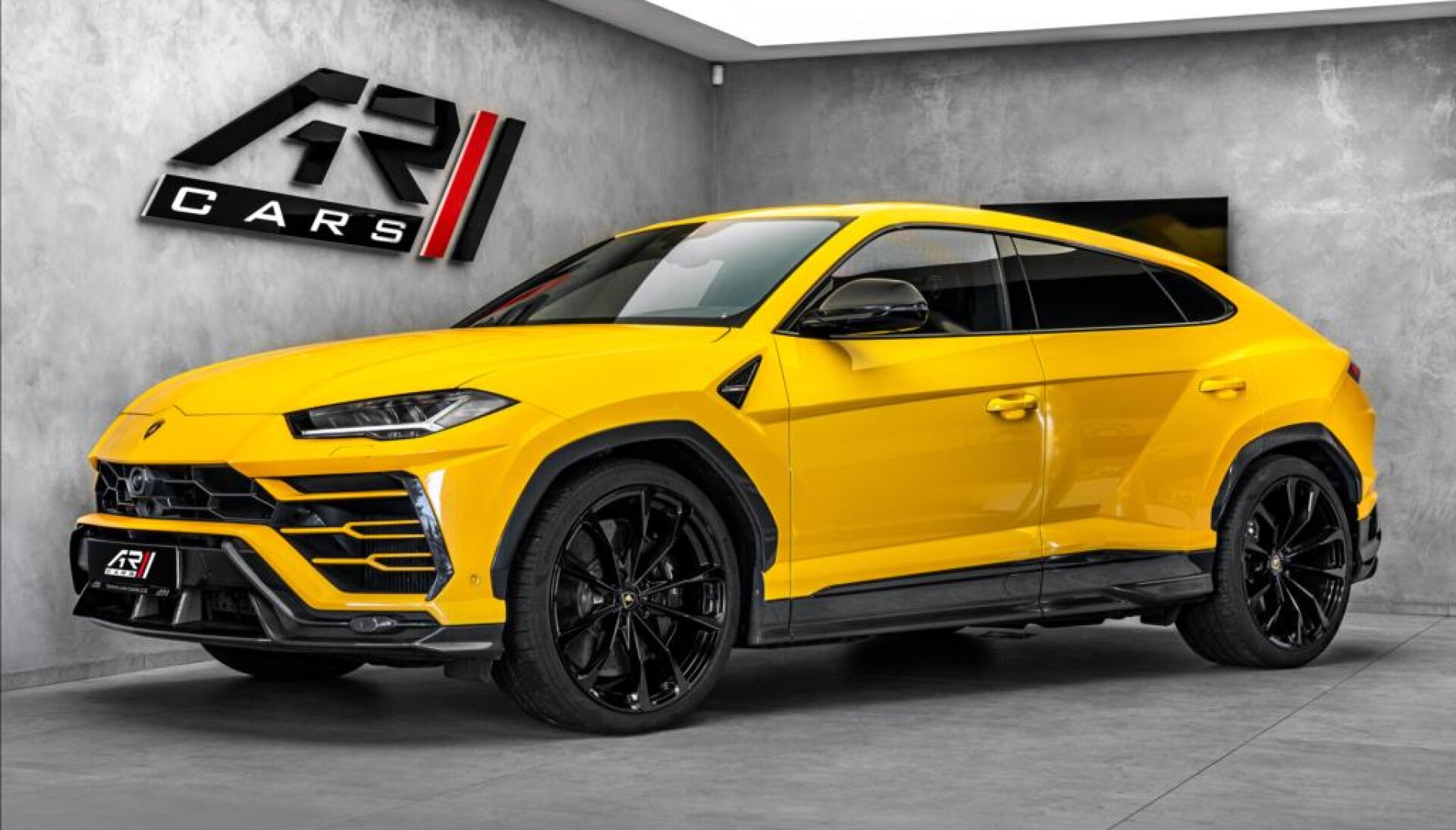 Lamborghini Urus V8 Night, panorama, 23" kola, B&O, 360°