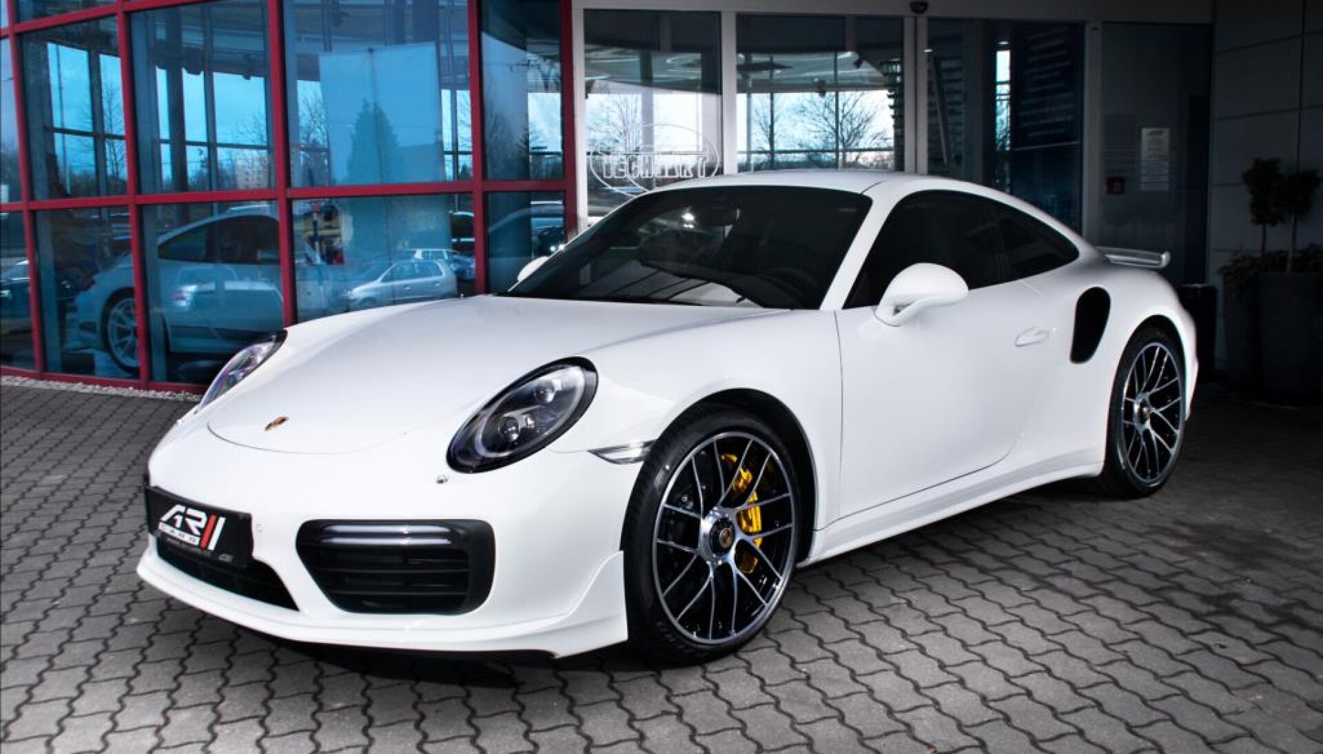 Porsche 911 Turbo S Aerokit, lift systém, individual, kamera