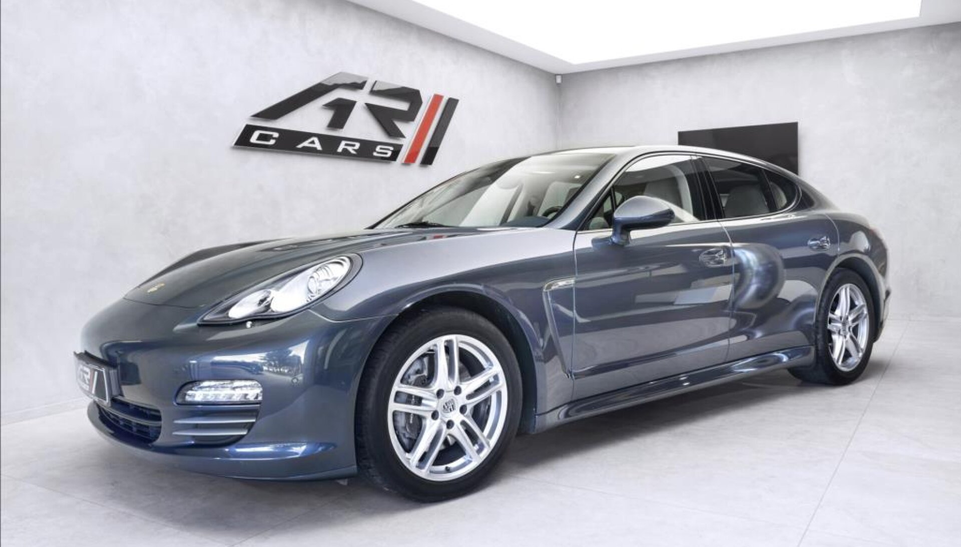 Porsche Panamera 4 Exclusive bicolour interiér, DVD, vzduch, CZ