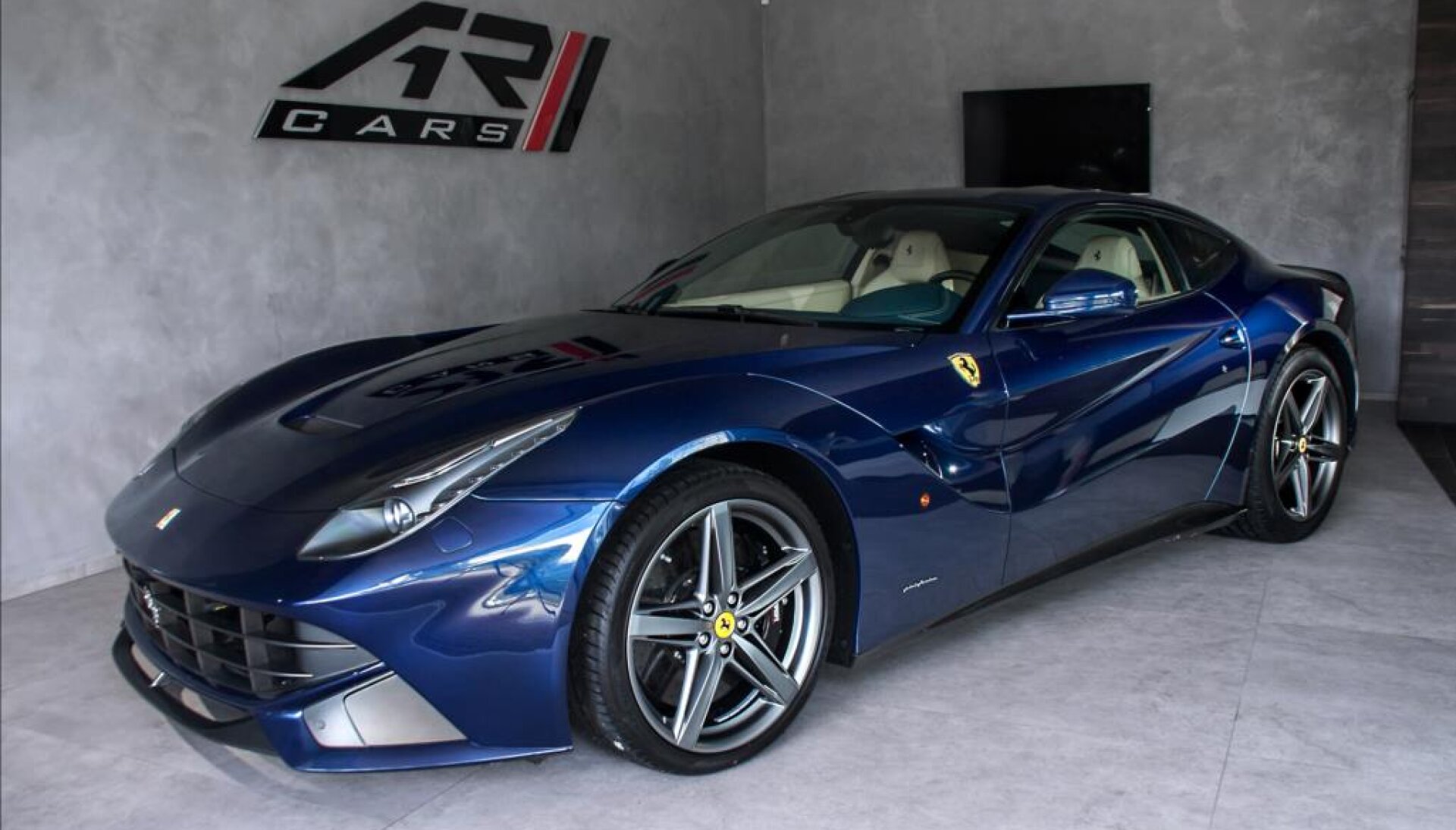 Ferrari F12 Berlinetta karbon paket, lift, JBL, kamera, nové