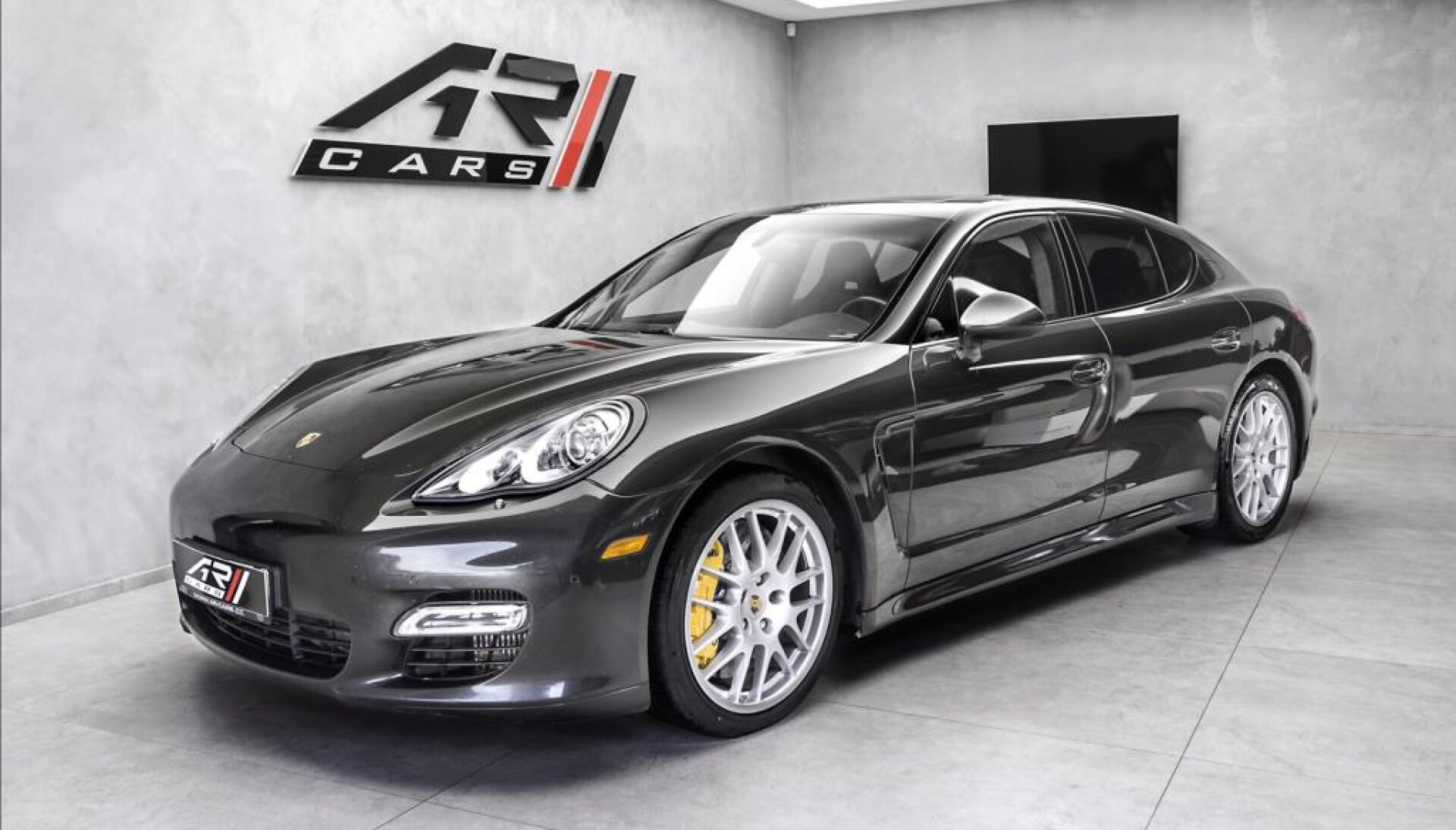 Porsche Panamera Turbo PDCC, keramiky, burmester