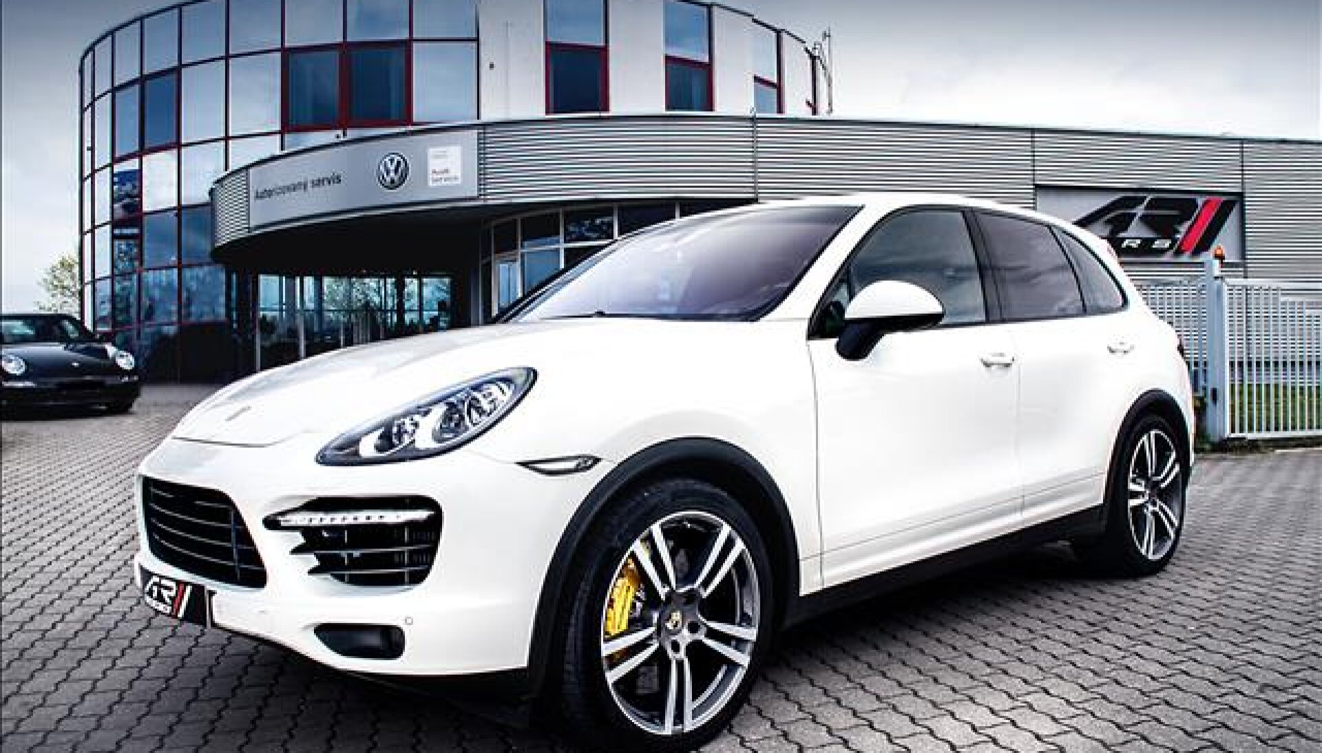 Porsche Cayenne Turbo, Burmester, keramiky, panorama, ACC