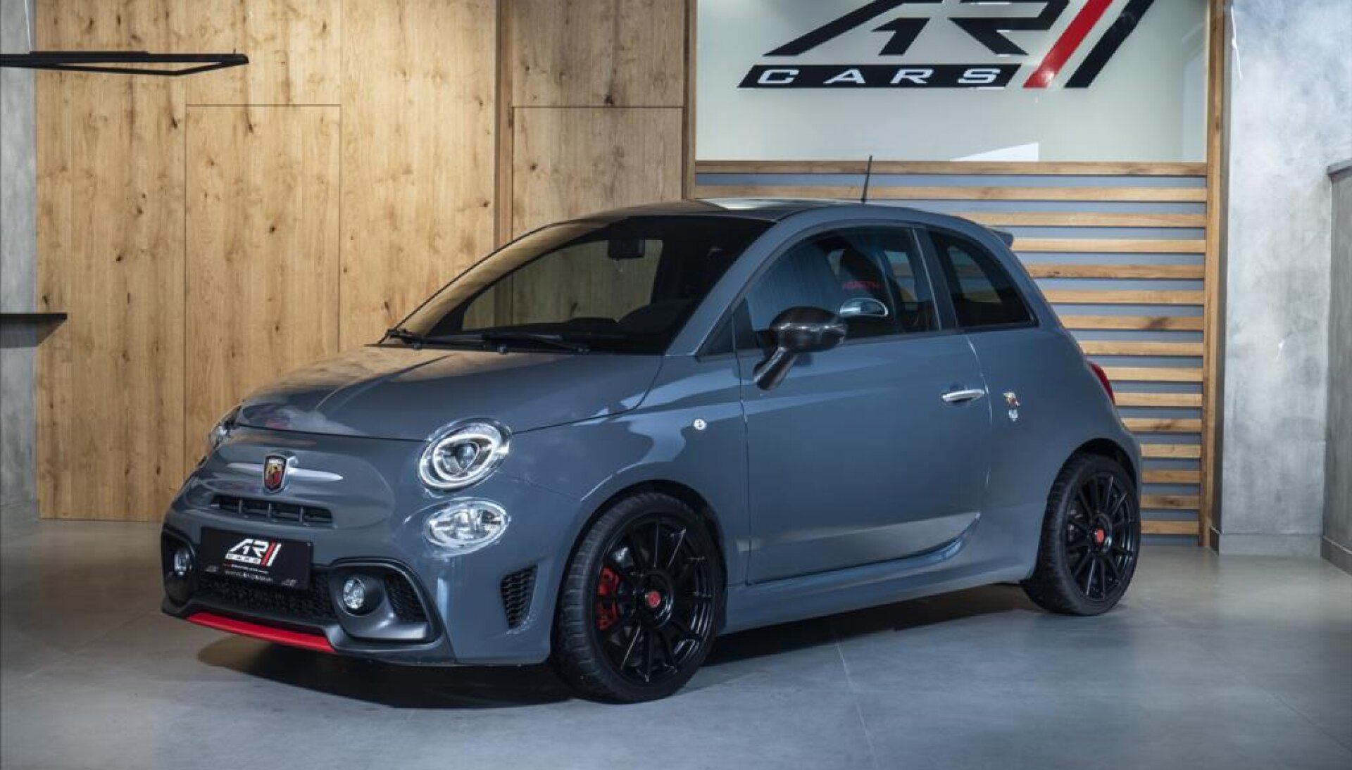 Abarth 500 695 XSR Yamaha Edition, karbon, Akrapovič