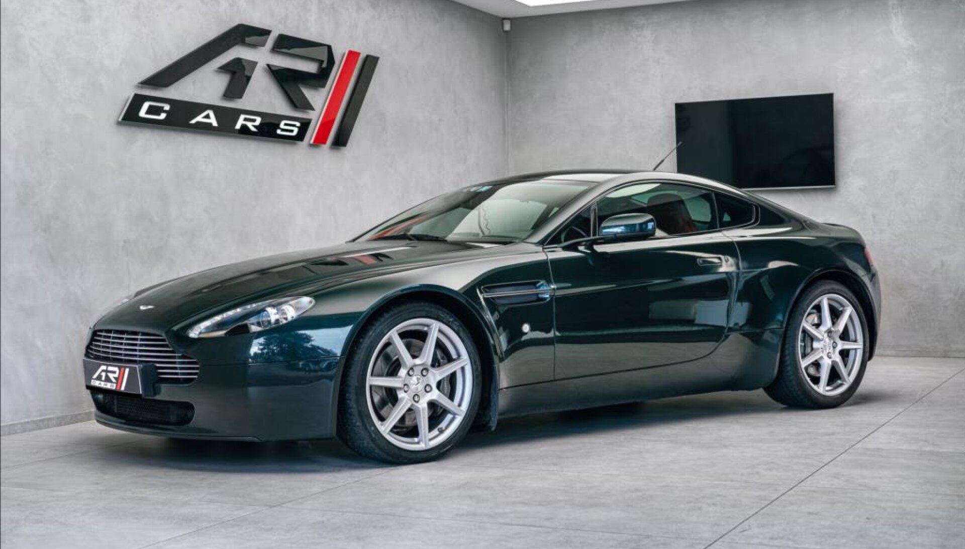 Aston Martin V8 Vantage 4,3 Individual, Navi, kůže