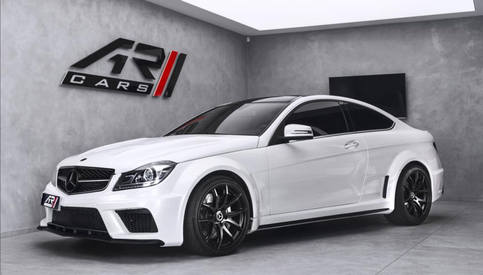 Mercedes-Benz Třídy C C63 AMG coupe black series optik paket