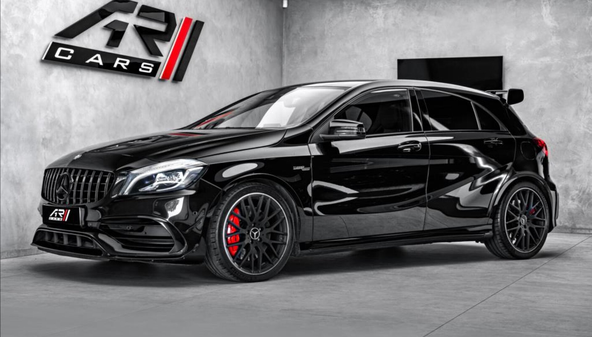 Mercedes-Benz Třídy A A 45 AMG 4Matic, AMG Aero paket, Performance